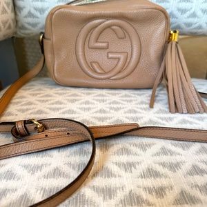 Gucci Pebbled Calfskin Small Soho Disco Bag Camelia